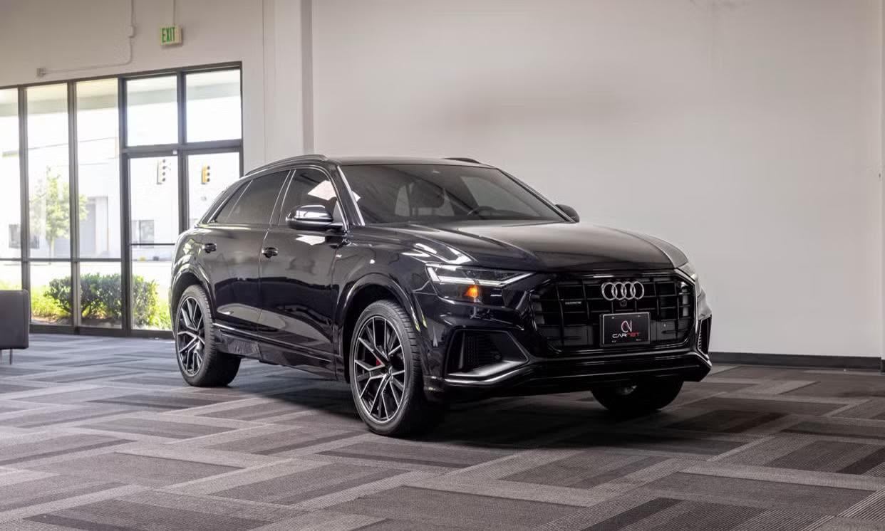 Audi Q8 — vehicle photo 1