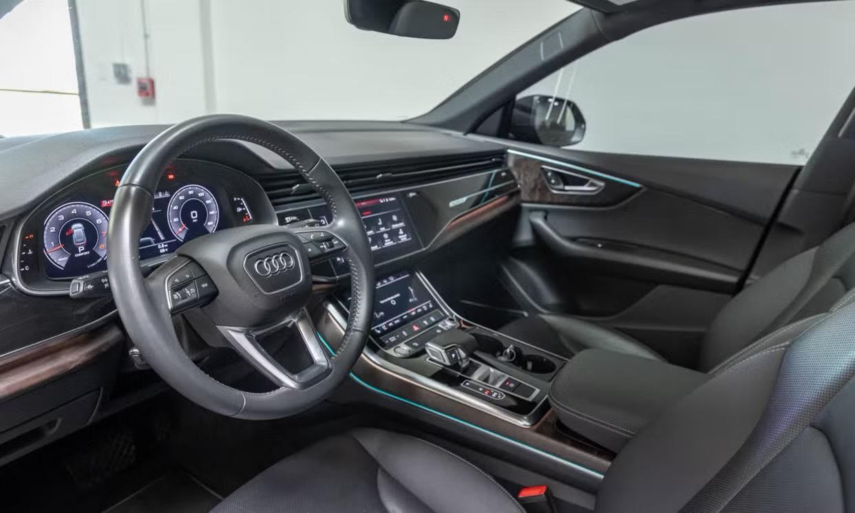 Audi Q8 — vehicle photo 2