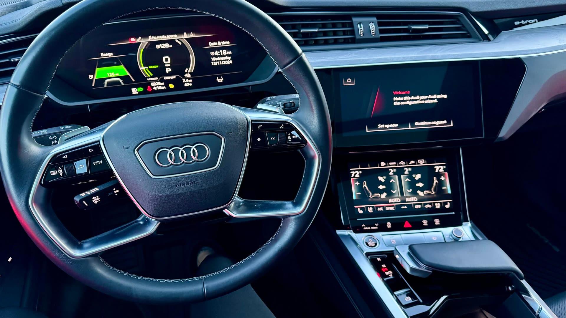 Audi Q8 e-tron — vehicle photo 3
