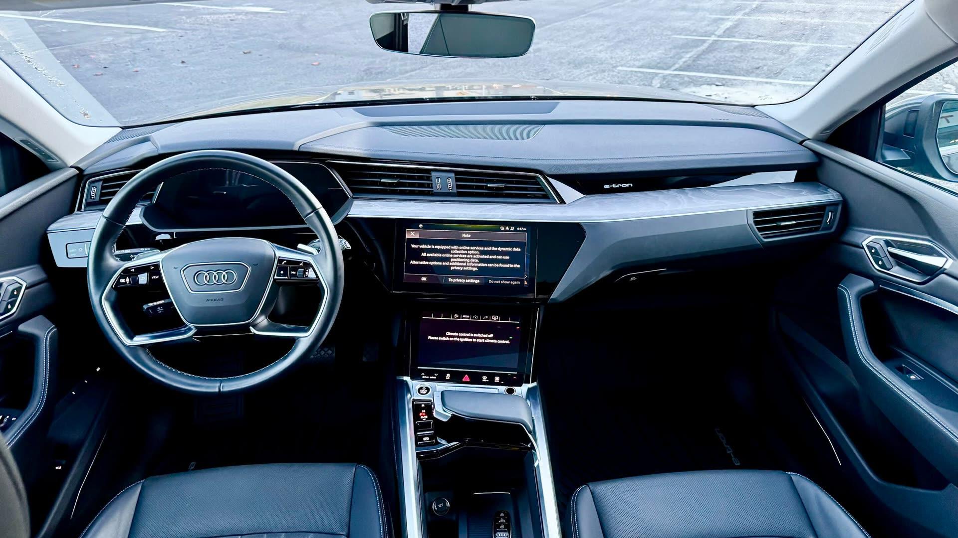 Audi Q8 e-tron — vehicle photo 5