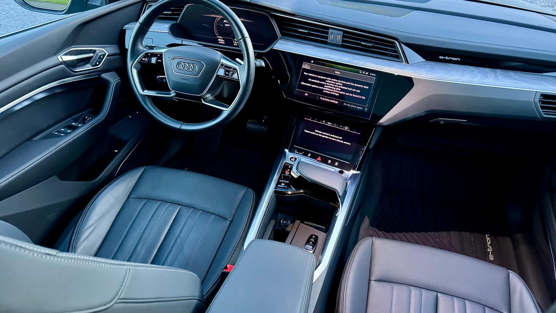 Audi Q8 e-tron — vehicle photo 6