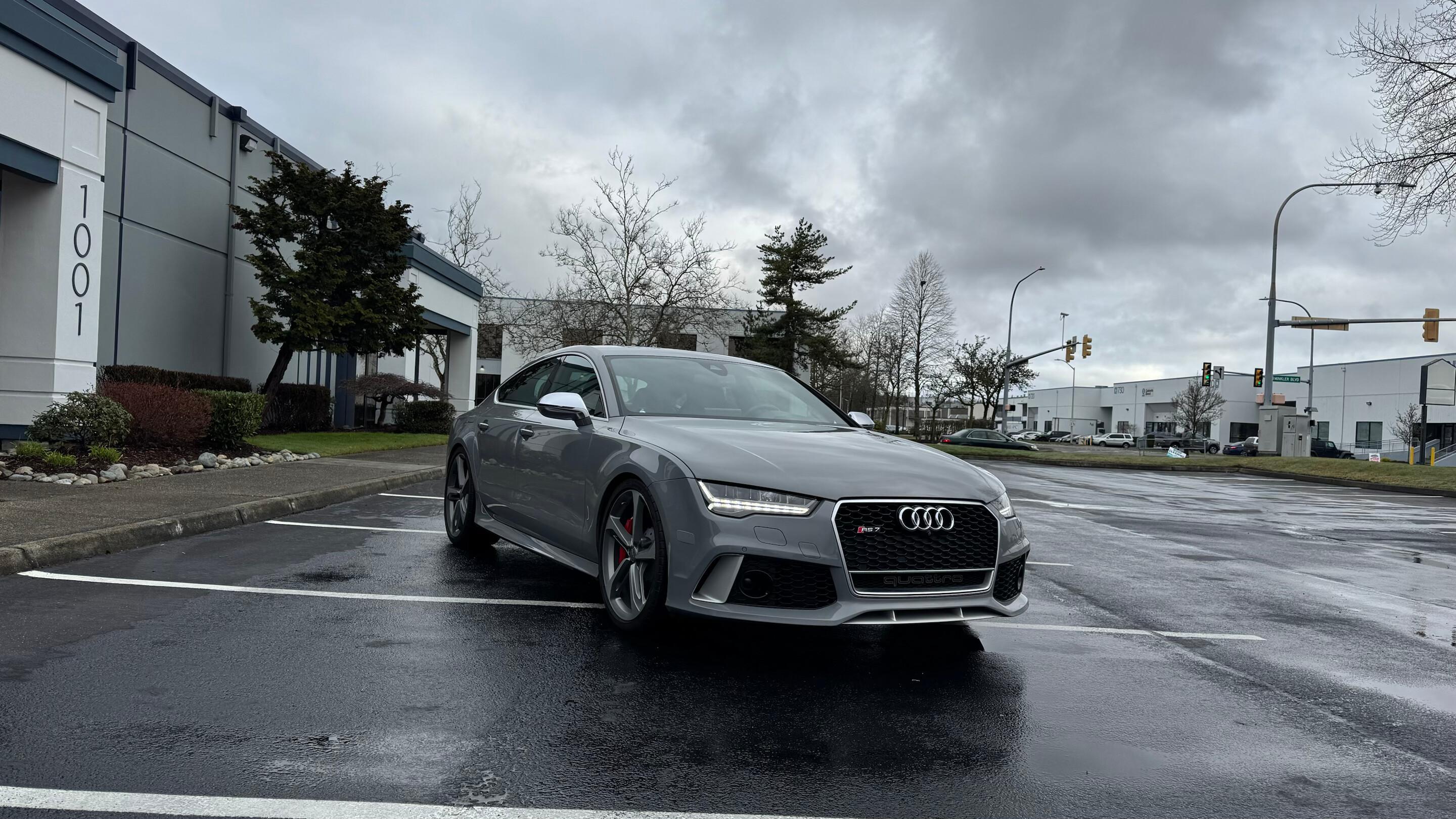 Audi RS 7 Prestige — vehicle photo 3