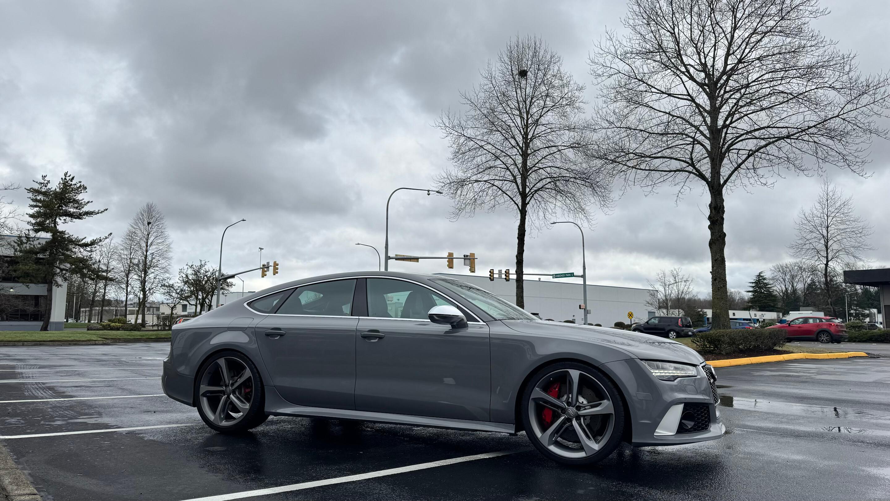 Audi RS 7 Prestige — vehicle photo 4
