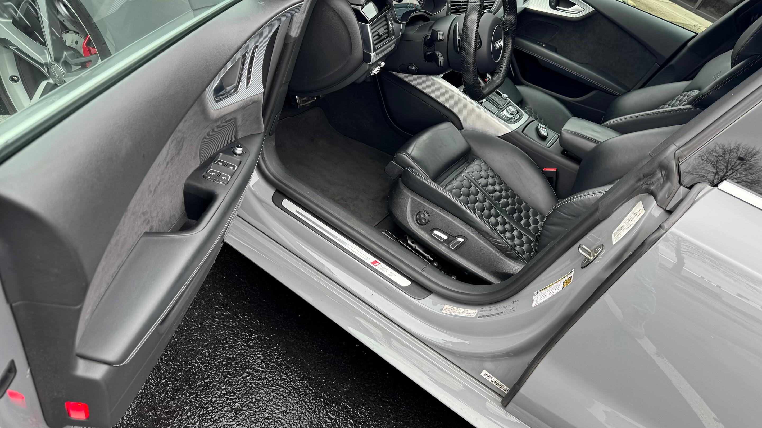 Audi RS 7 Prestige — vehicle photo 5
