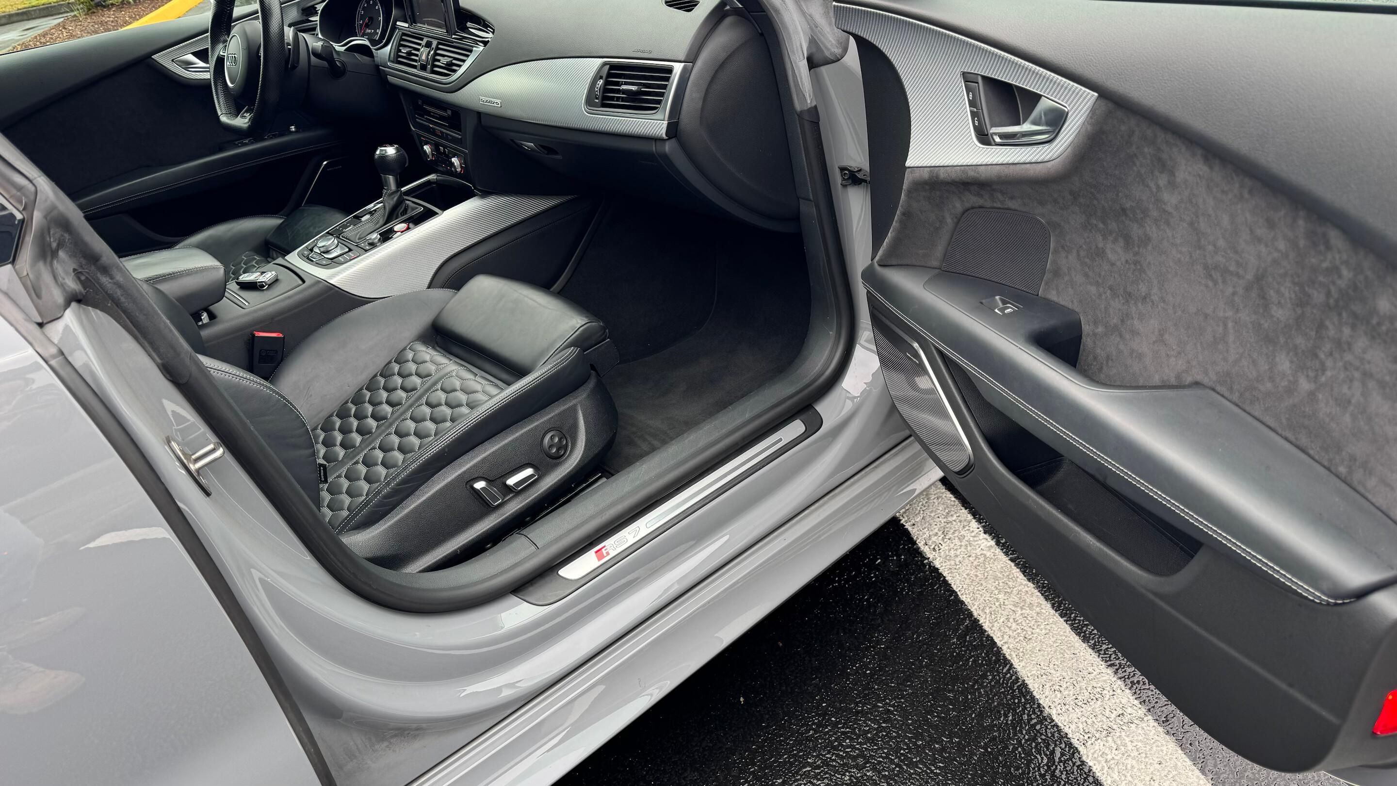 Audi RS 7 Prestige — vehicle photo 6