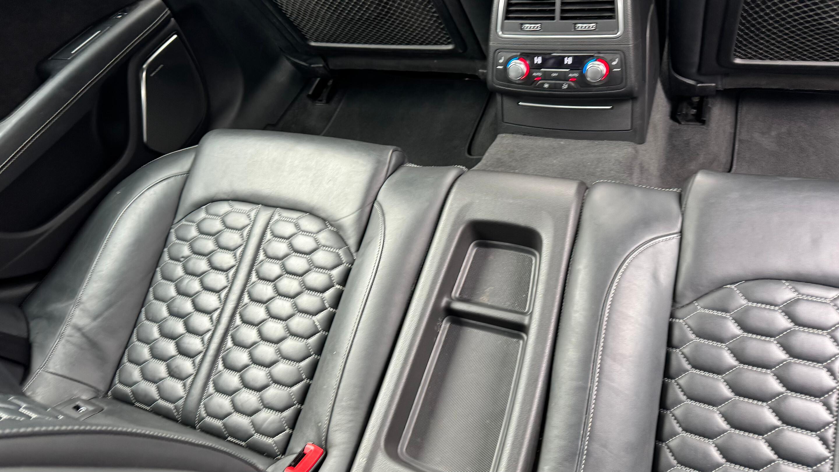 Audi RS 7 Prestige — vehicle photo 11