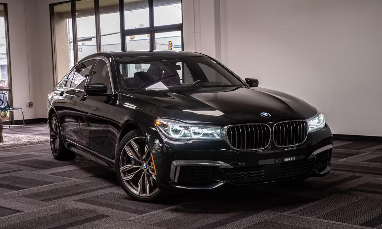 BMW M760i xDrive — vehicle photo 1
