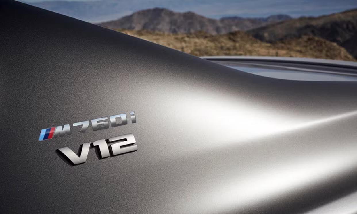 BMW M760i xDrive — vehicle photo 2