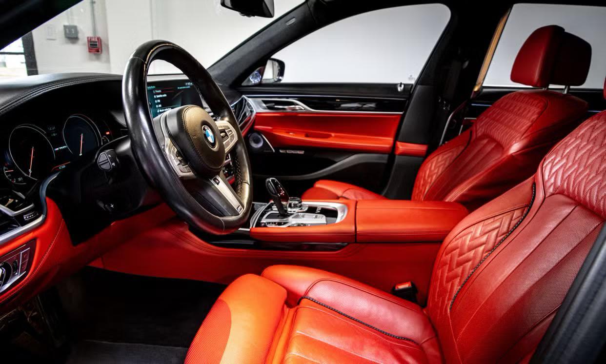 BMW M760i xDrive — vehicle photo 3