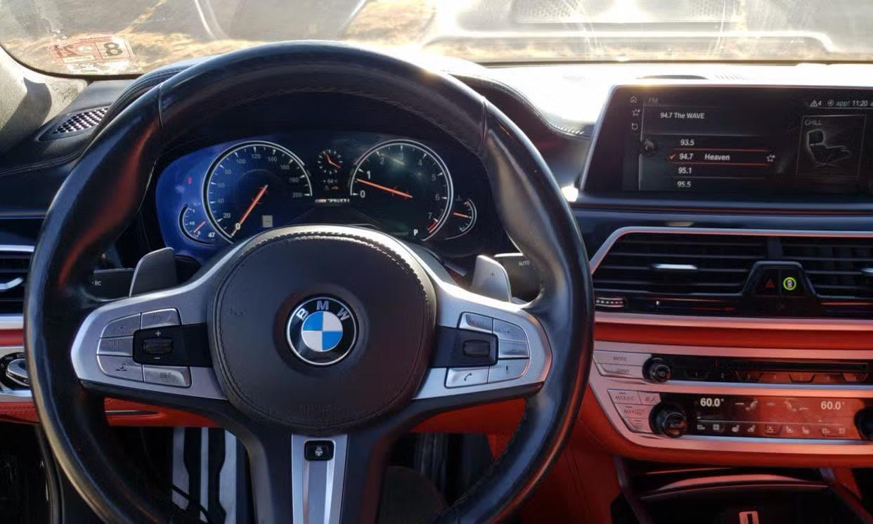 BMW M760i xDrive — vehicle photo 4