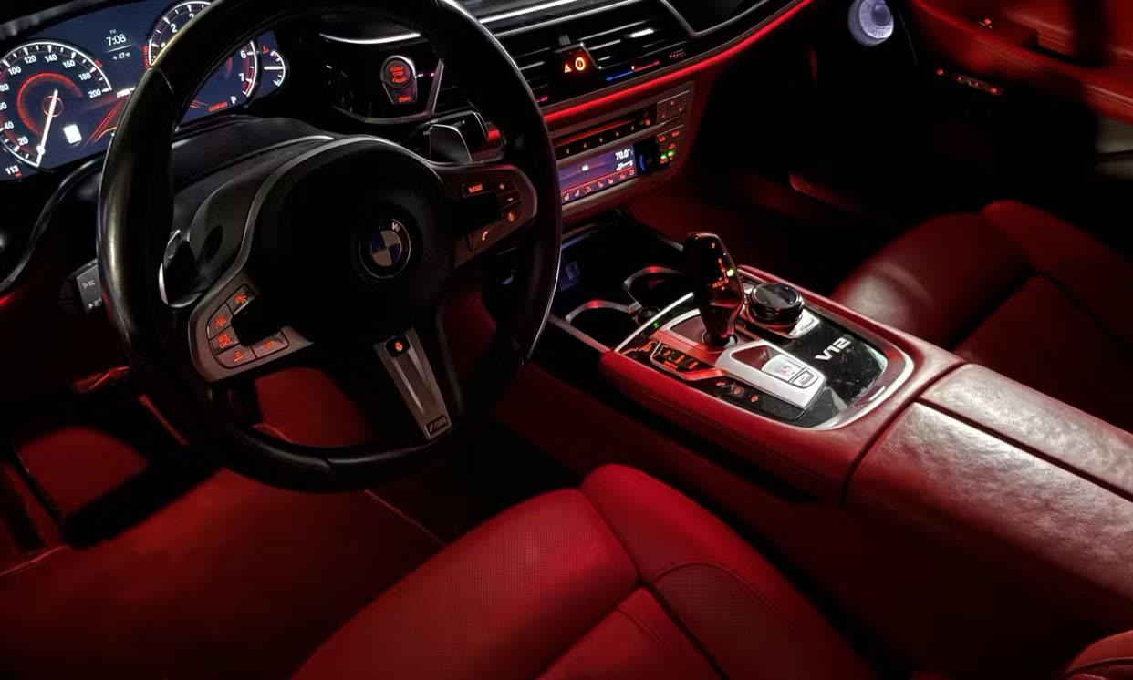 BMW M760i xDrive — vehicle photo 5