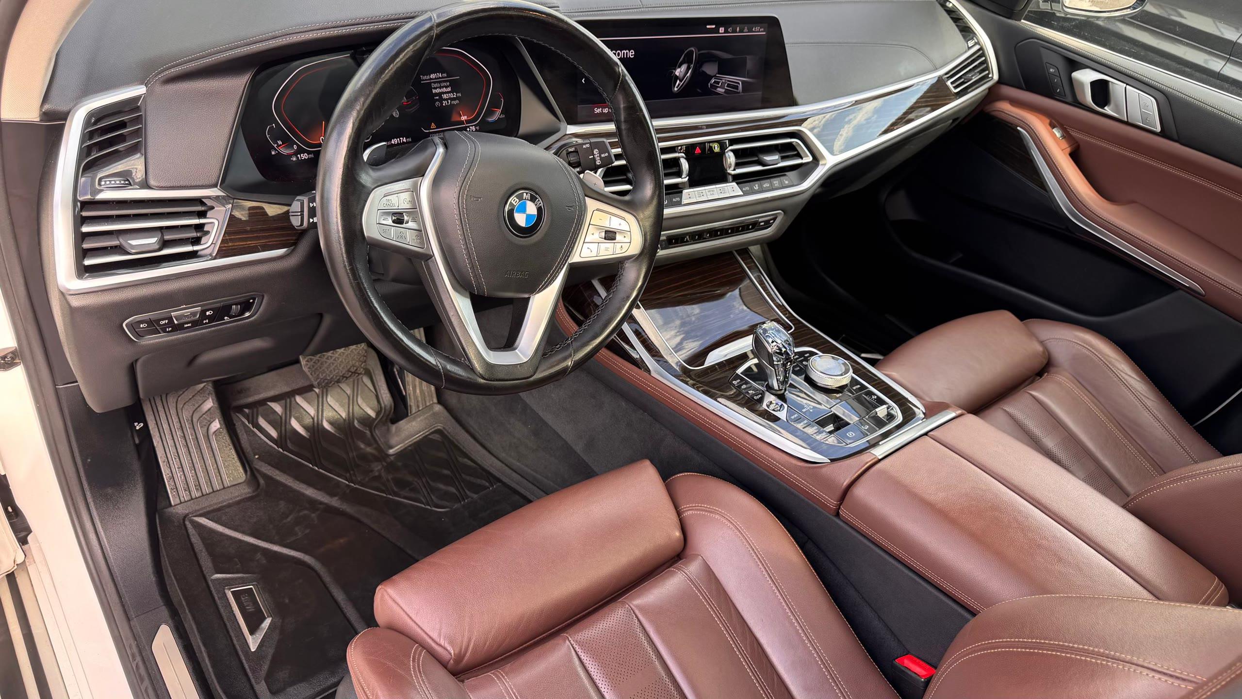 BMW X7 xDrive40i — vehicle photo 2