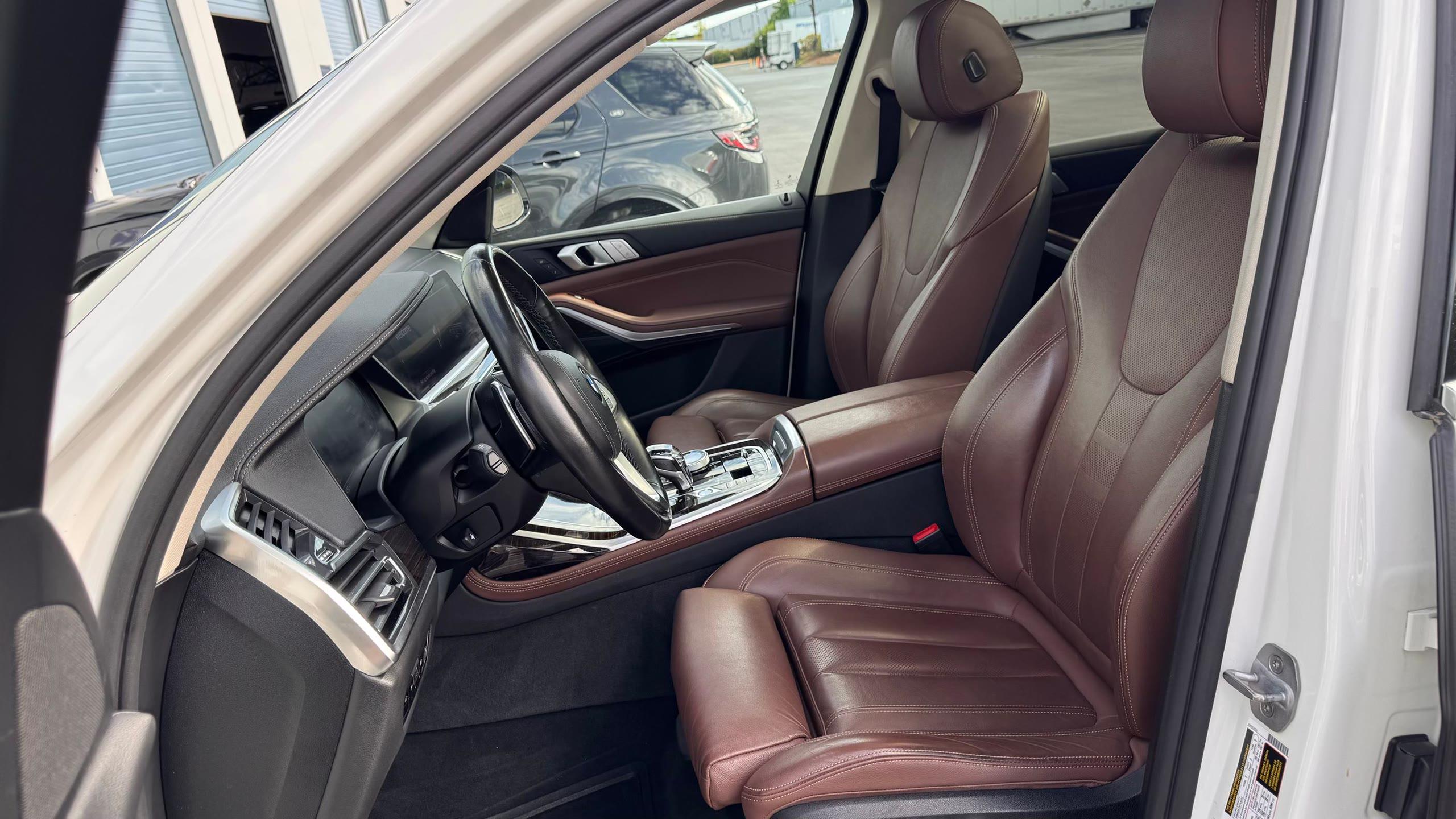 BMW X7 xDrive40i — vehicle photo 3