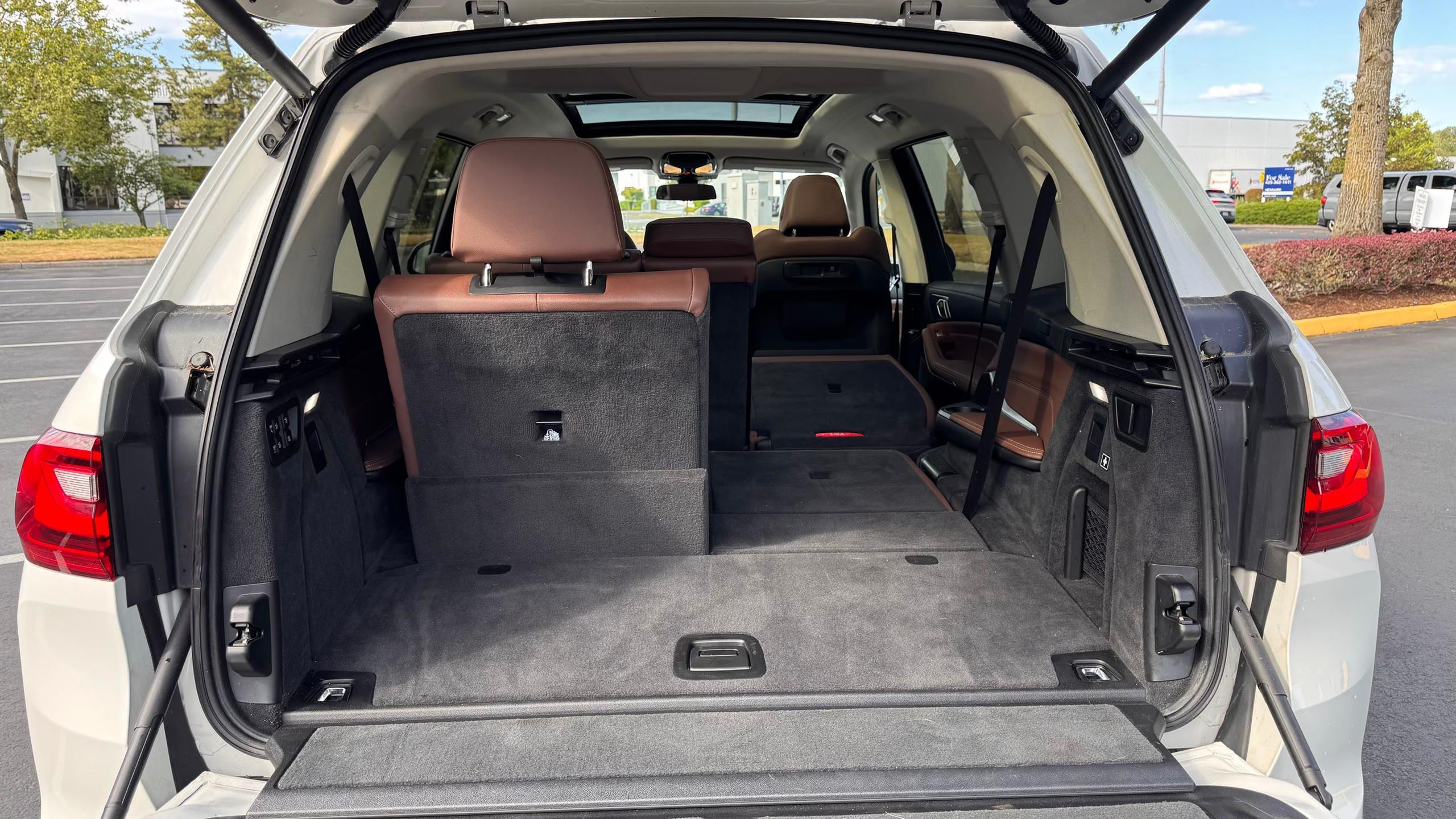 BMW X7 xDrive40i — vehicle photo 9