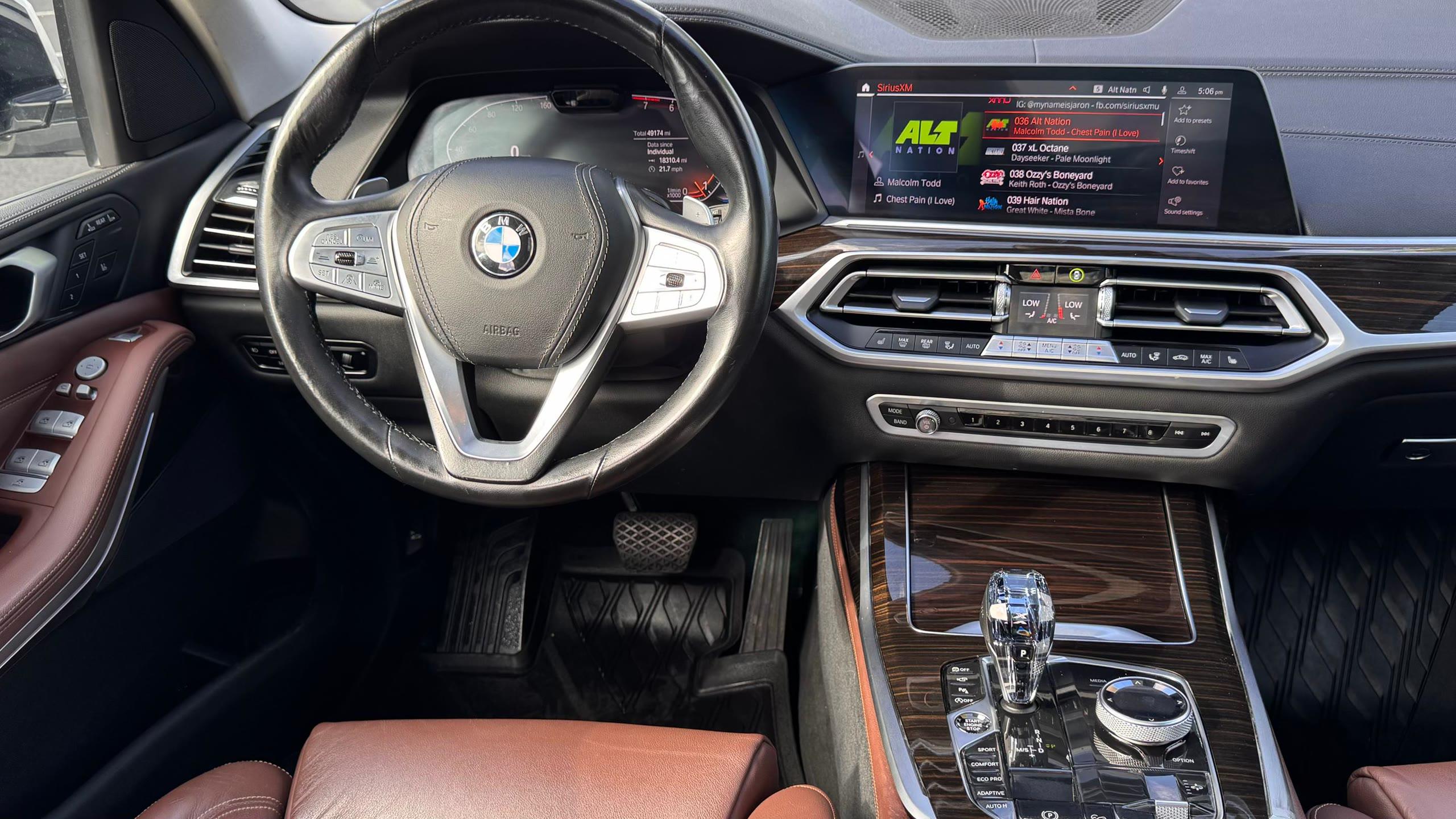 BMW X7 xDrive40i — vehicle photo 14