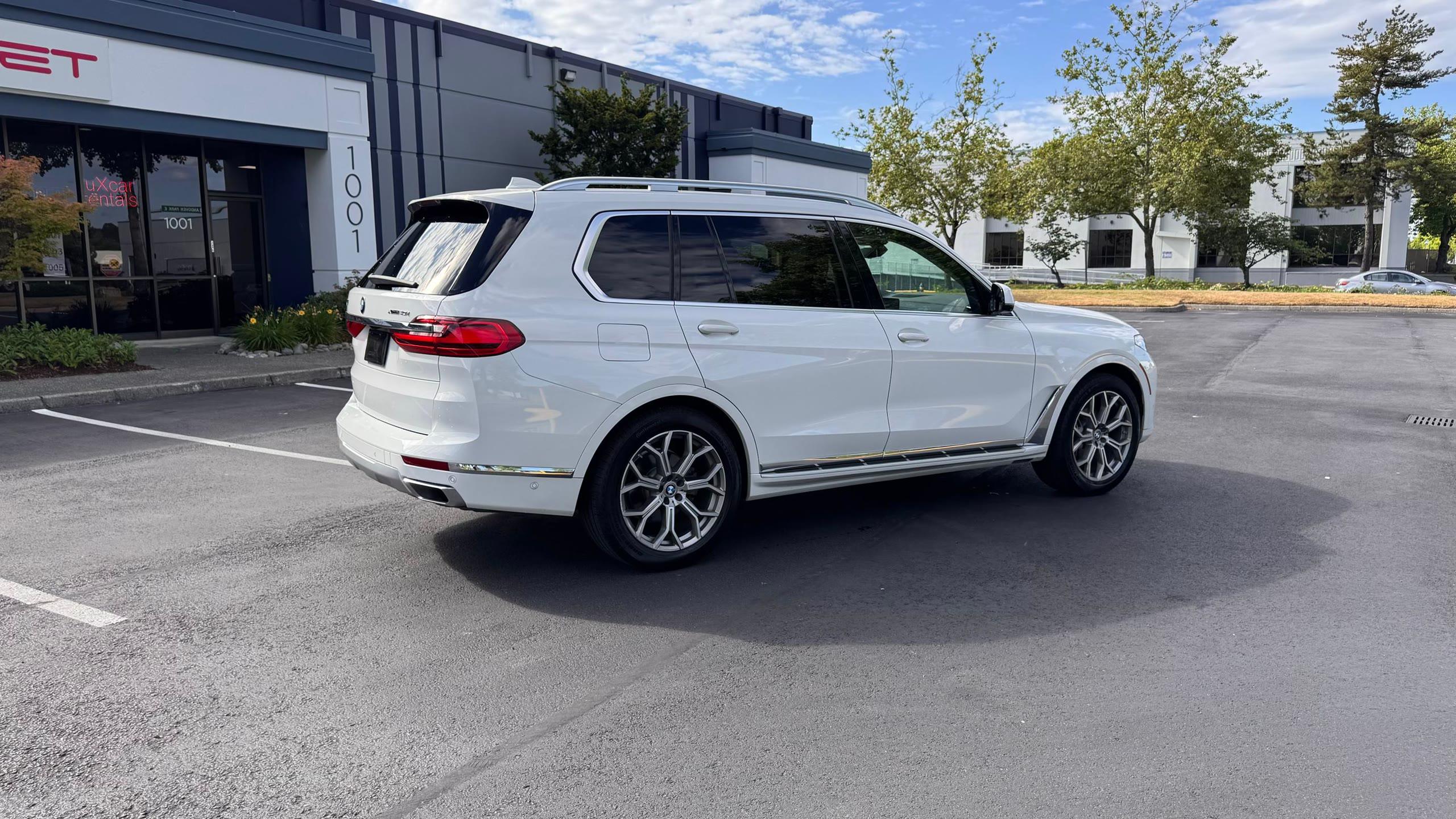 BMW X7 xDrive40i — vehicle photo 16