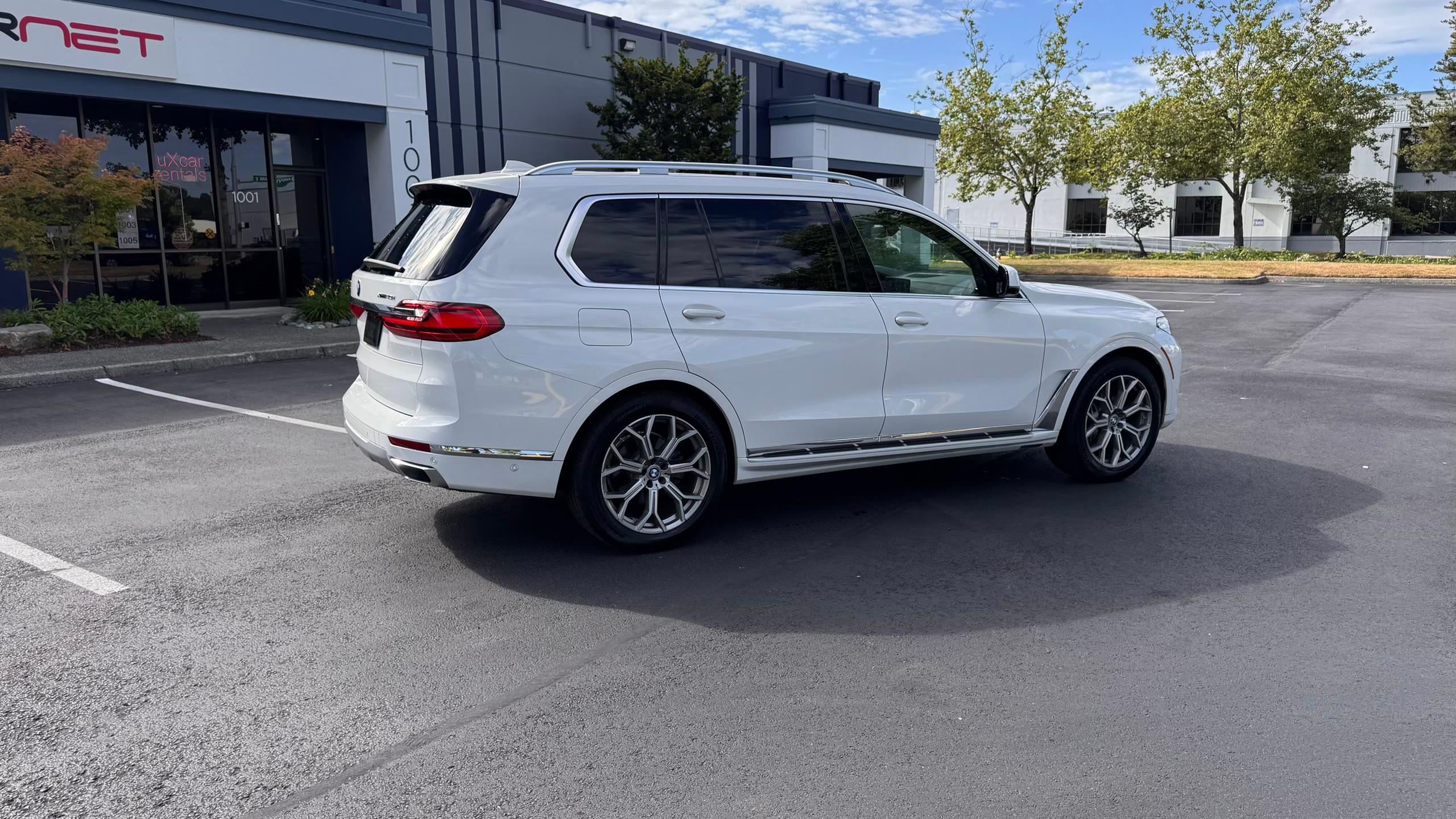 BMW X7 xDrive40i — vehicle photo 17