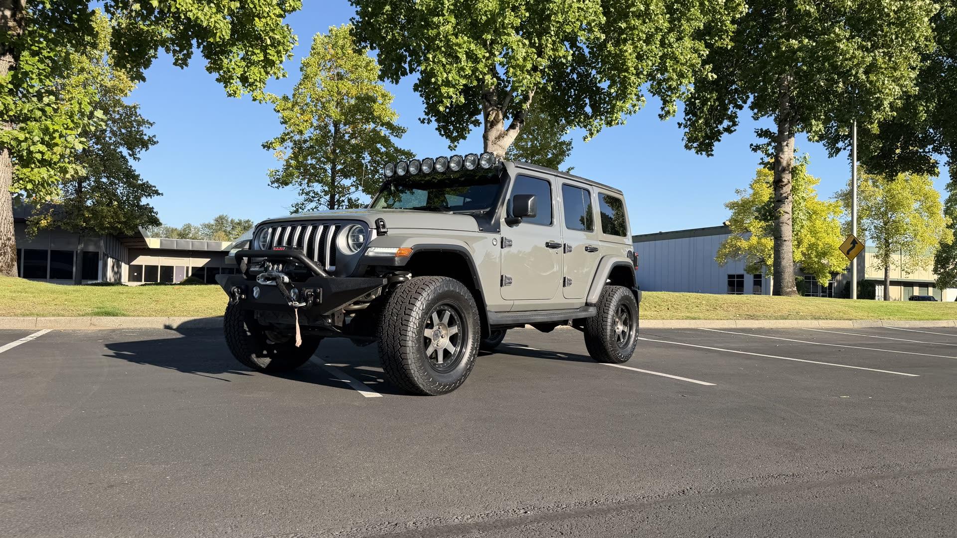 Jeep Wrangler Unlimited Sahara — vehicle photo 1