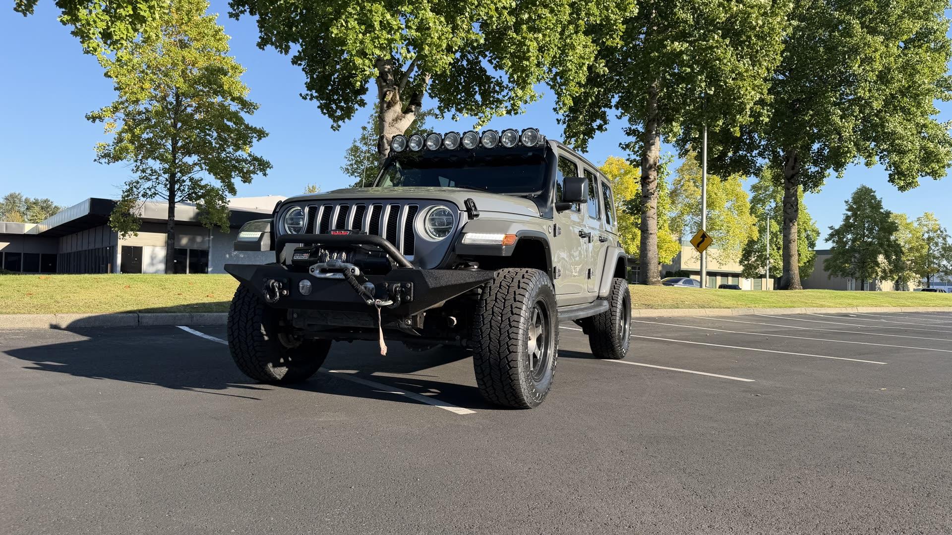 Jeep Wrangler Unlimited Sahara — vehicle photo 2