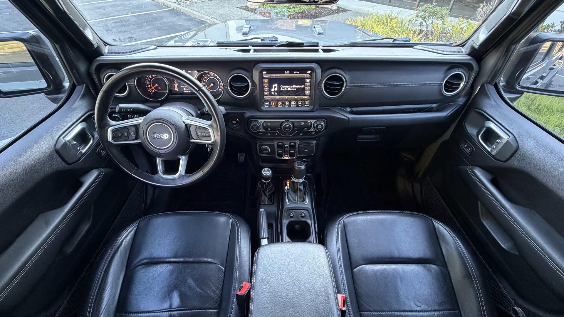 Jeep Wrangler Unlimited Sahara — vehicle photo 4