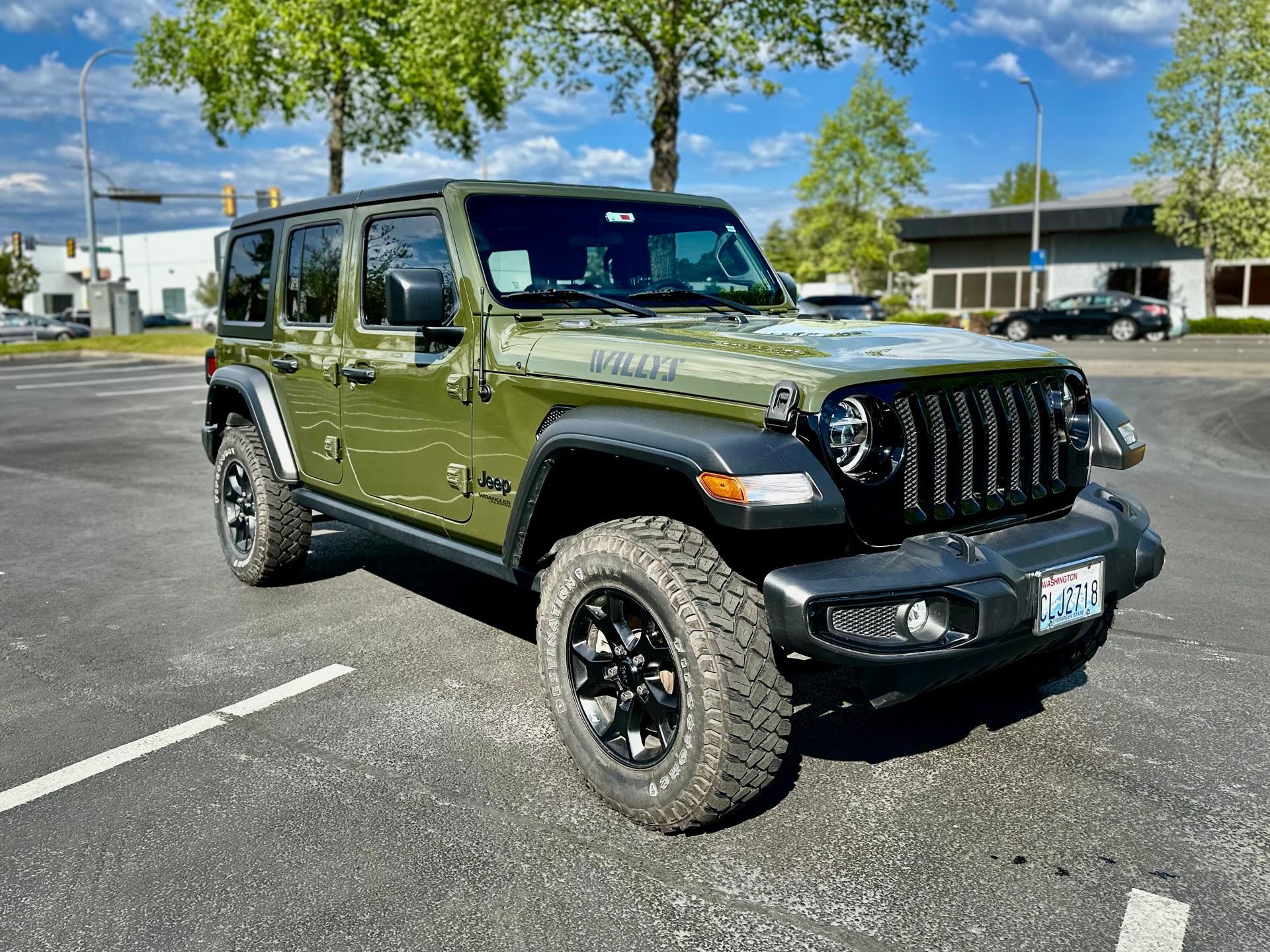 Jeep Wrangler Unlimited Willys — vehicle photo 3