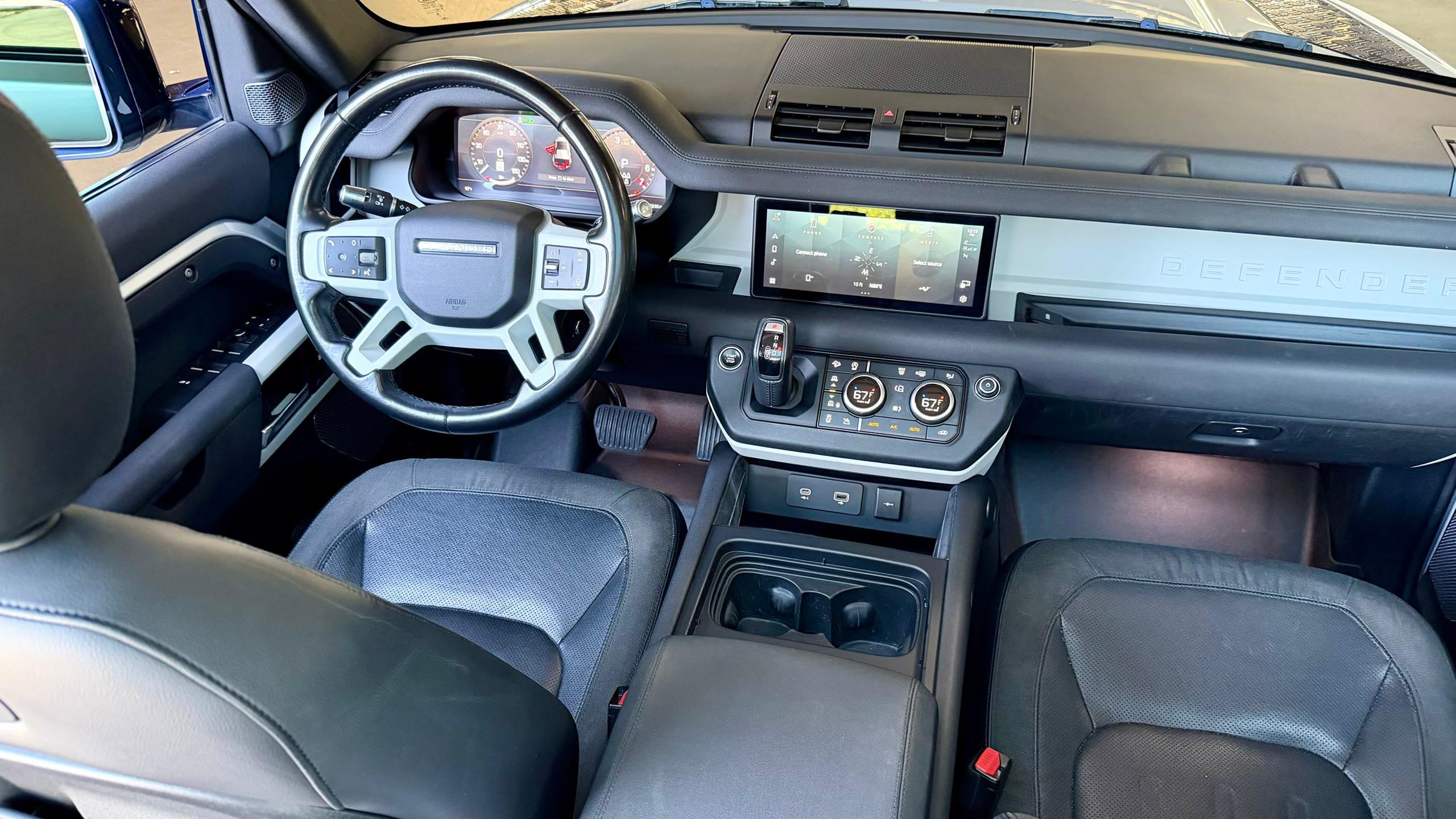 Land Rover Defender First Edition — vehicle photo 10