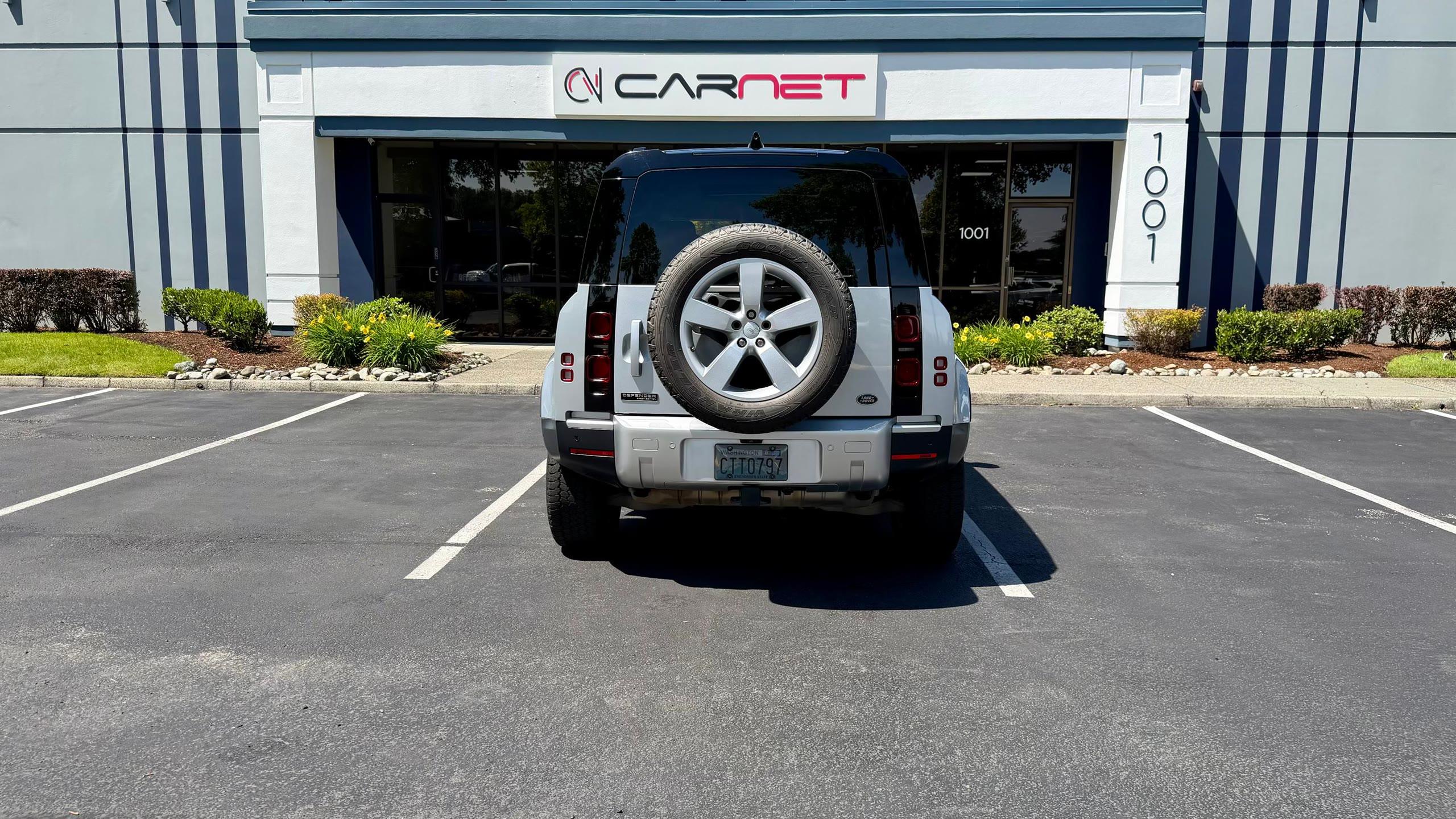 Land Rover Defender First Edition — vehicle photo 16