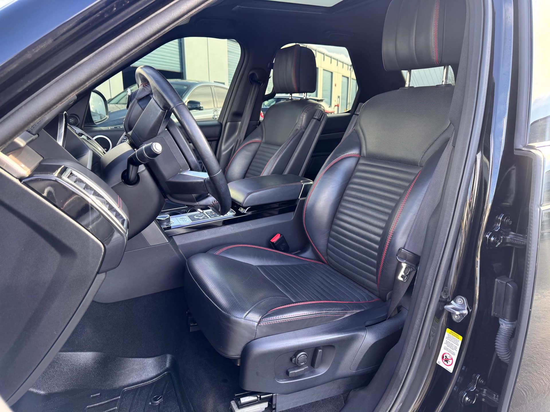 Land Rover Discovery HSE Luxury — vehicle photo 2