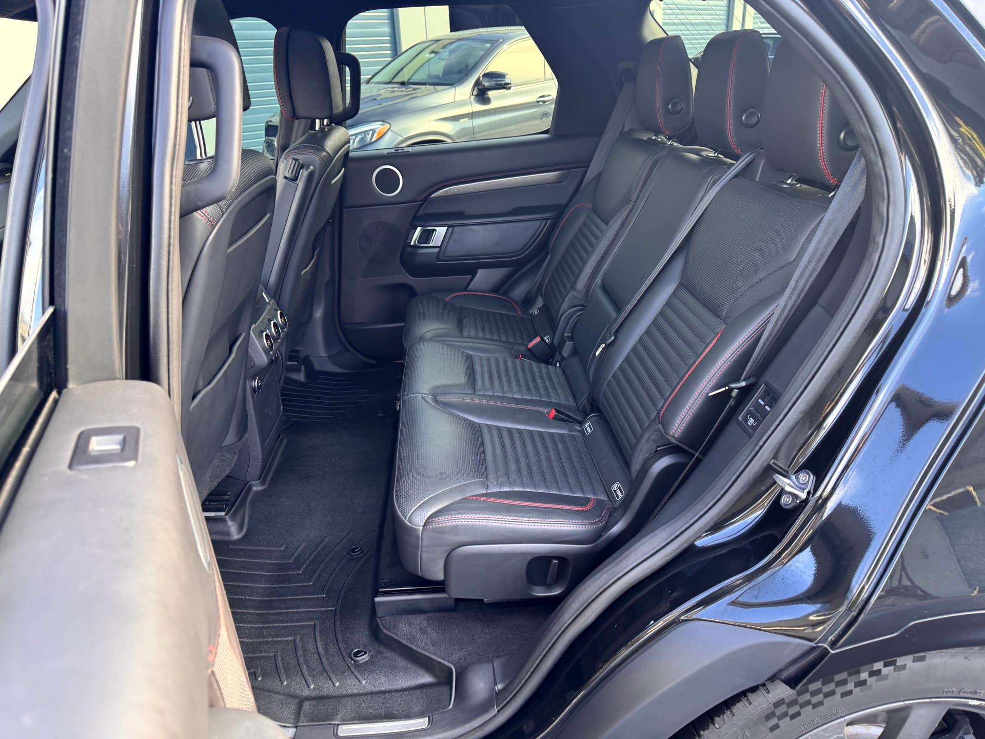 Land Rover Discovery HSE Luxury — vehicle photo 3