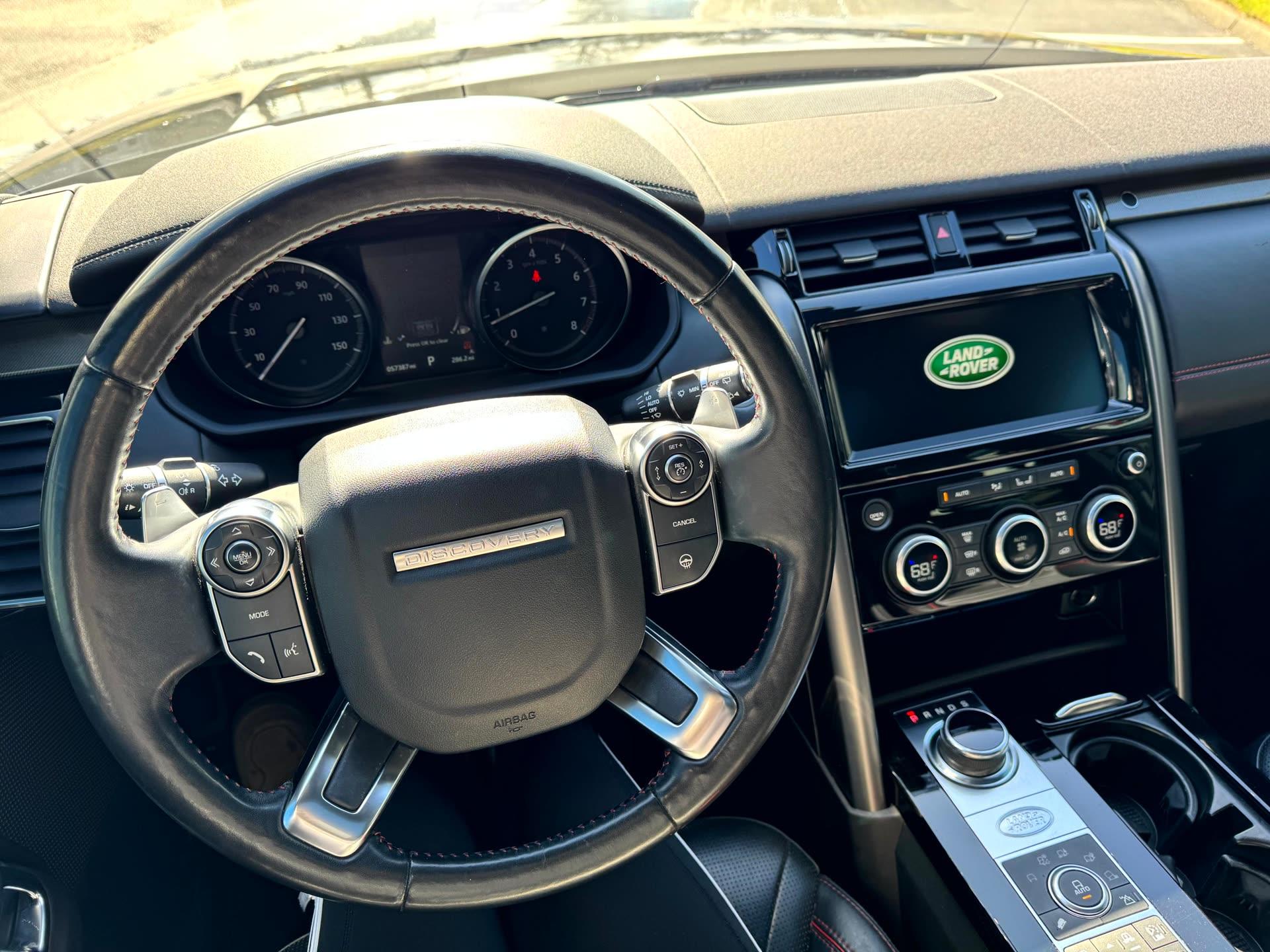 Land Rover Discovery HSE Luxury — vehicle photo 4