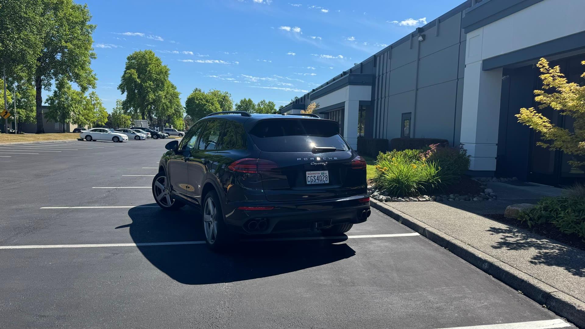 Porsche Cayenne S — vehicle photo 3