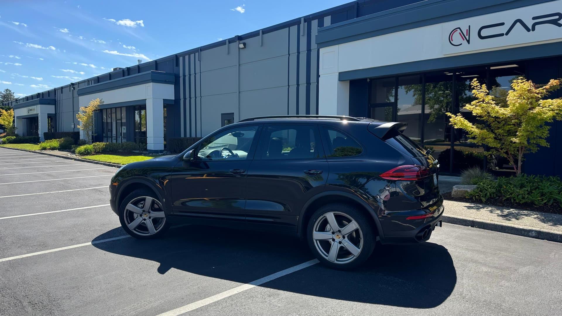 Porsche Cayenne S — vehicle photo 4