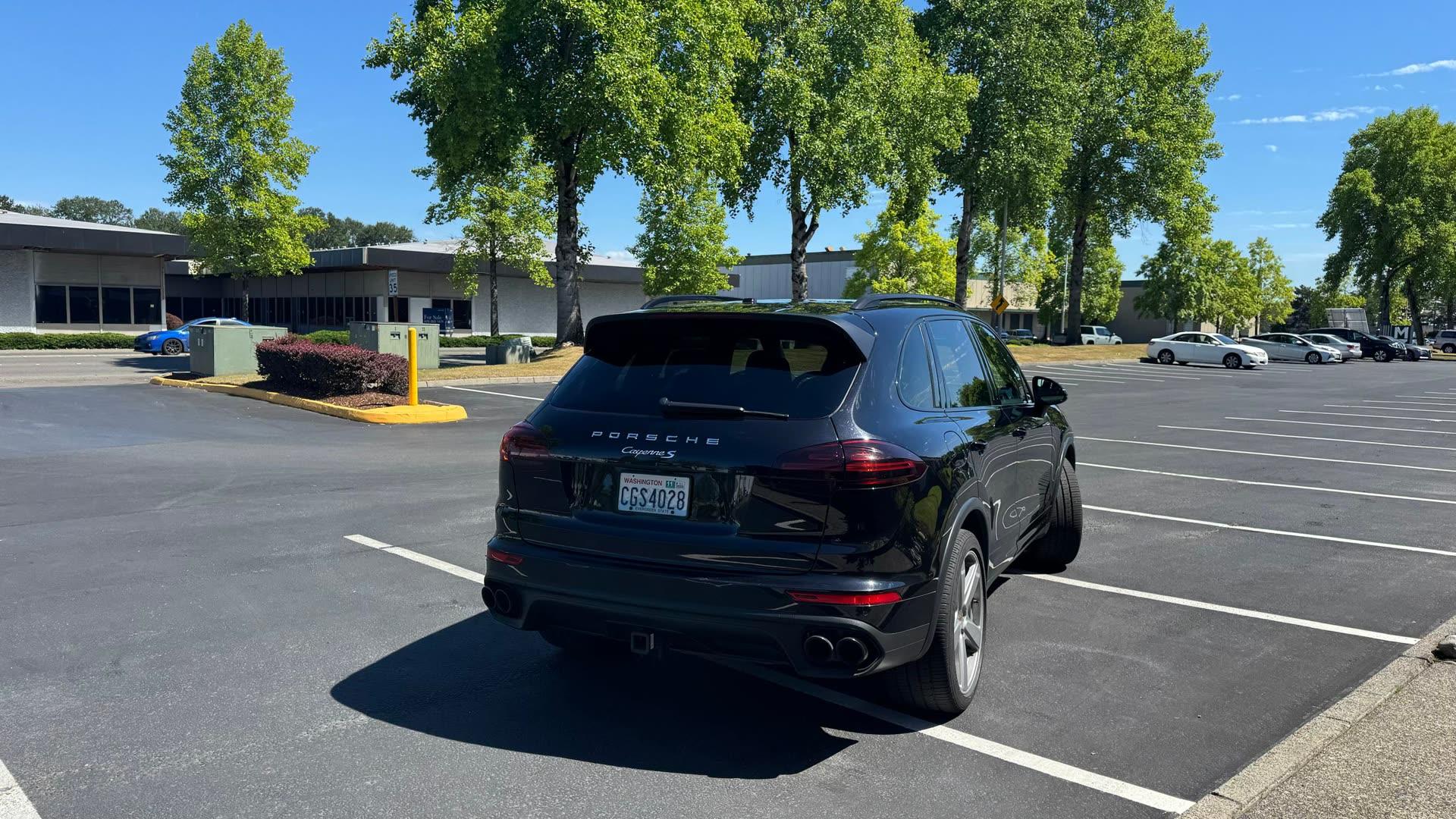 Porsche Cayenne S — vehicle photo 6