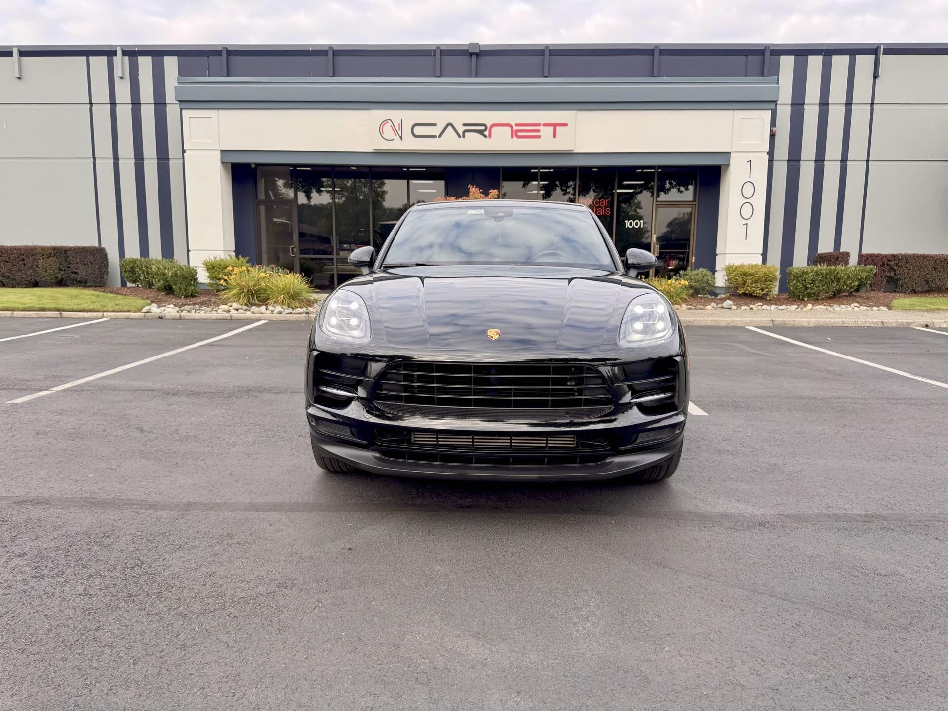Porsche Macan — vehicle photo 2
