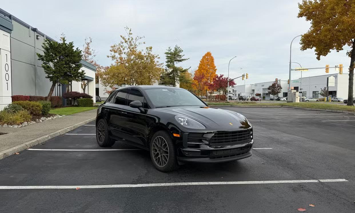 Porsche Macan — vehicle photo 4