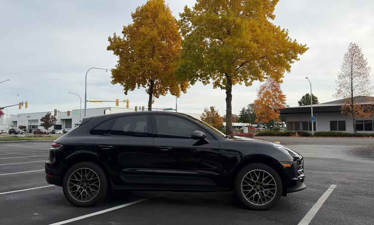 Porsche Macan — vehicle photo 6