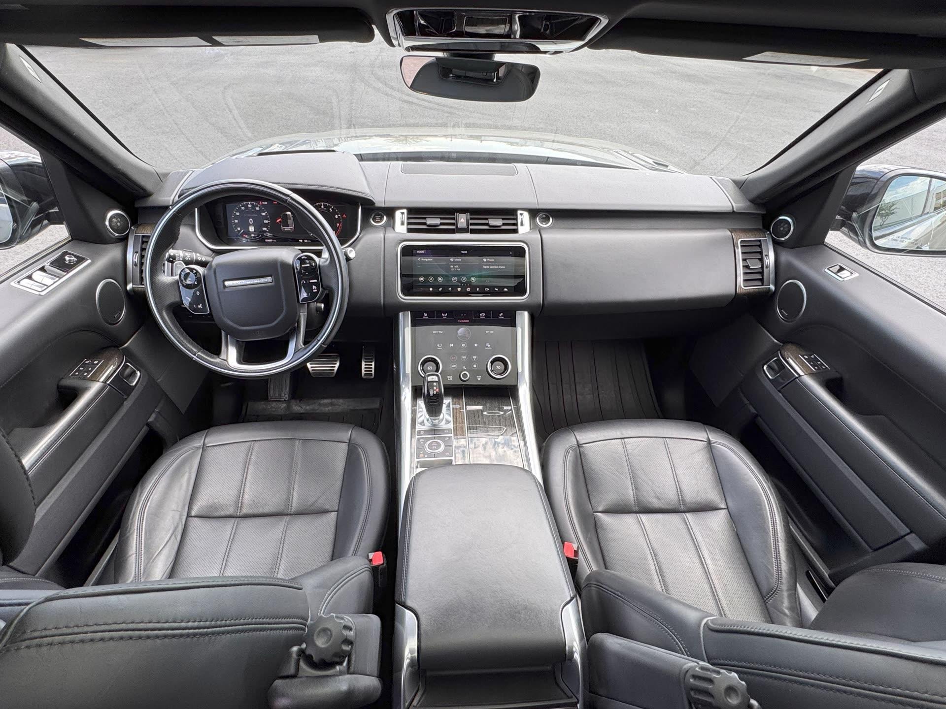 Land Rover Range Rover Sport Dynamic — vehicle photo 3